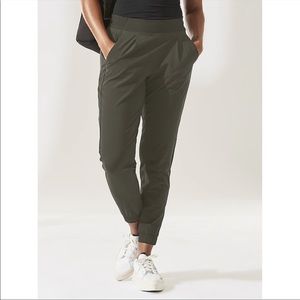 Athleta Brooklyn Textured Jogger - green- new - 6